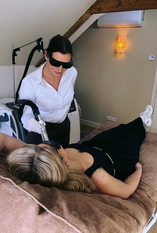 Laserontharing-behandeling in de kliniek