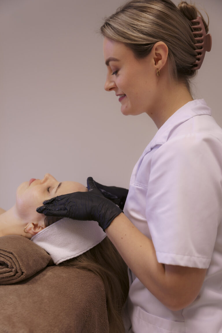 Combinatie behadeling microneedling en peeling